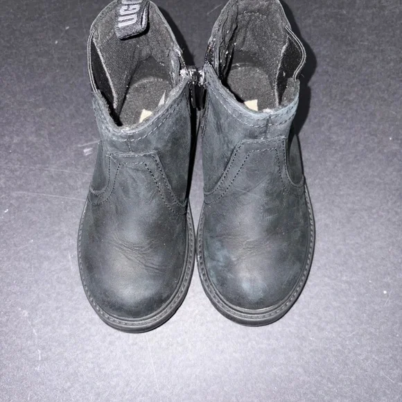 UGG Black Kids Boots - Picture 4 of 5